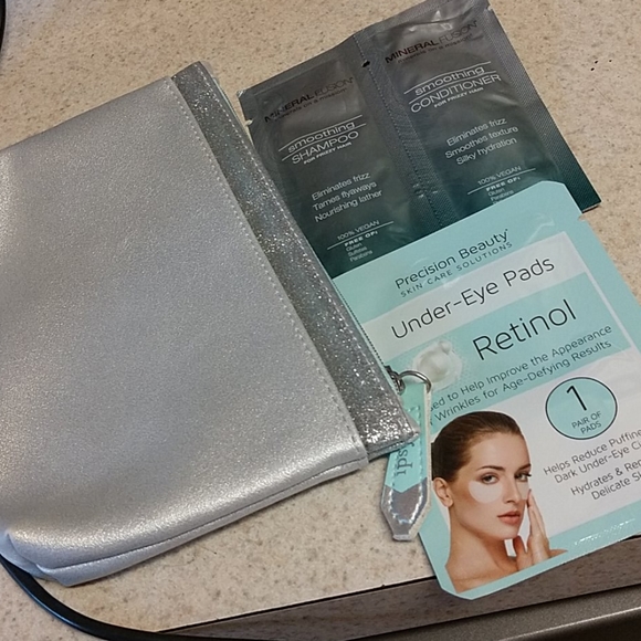 ALL NEW Beauty kit!!Bee necklace,Mask,Rose toner+ - Picture 7 of 7